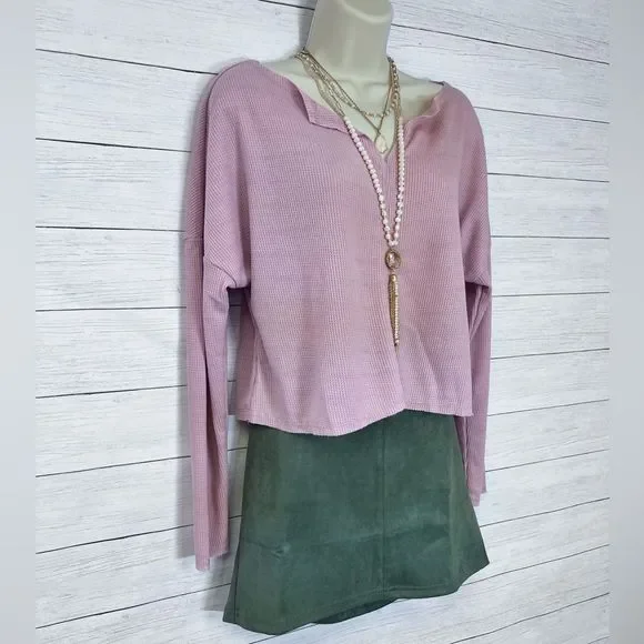 Boutique Brand Notch Collar Waffle Knit Lightweight Crop Top in Dusty Pink 💗 - Picture 4 of 10